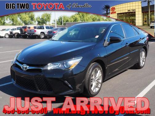 Midnight Black Metallic 2017 Toyota Camry SE