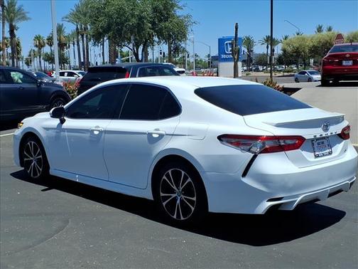 Super White 2018 Toyota Camry SE