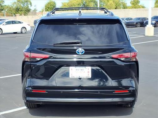 2023 Toyota Sienna Platinum