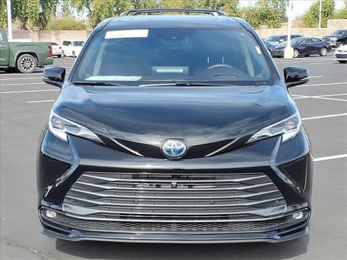 2023 Toyota Sienna Platinum