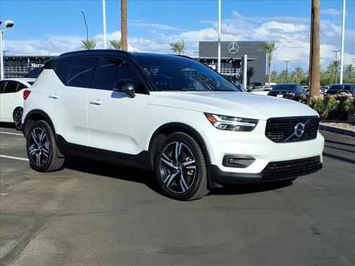 2022 Volvo XC40 T5 R-Design