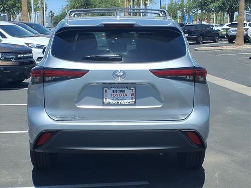 Celestial Silver Metallic 2023 Toyota Highlander Graphite SofTex