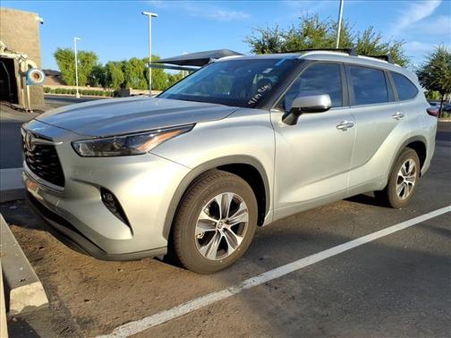 Celestial Silver Metallic 2023 Toyota Highlander Graphite SofTex