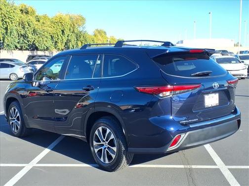 2023 Toyota Highlander Harvest Beige SofTex