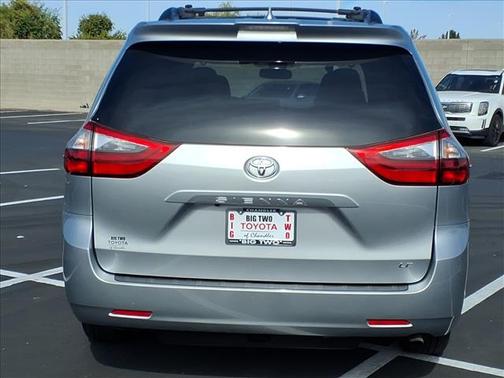 2020 Toyota Sienna LE