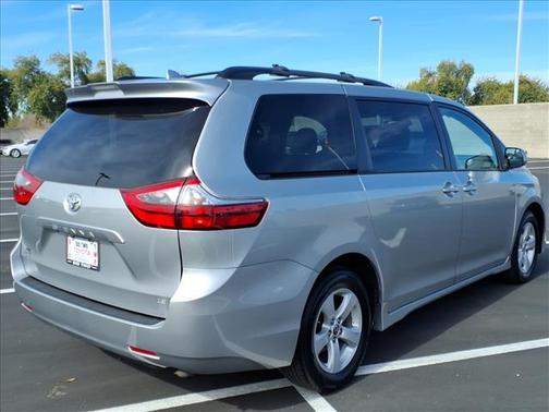 2020 Toyota Sienna LE