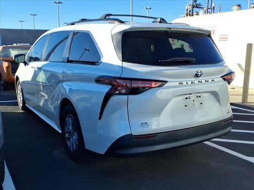 2022 Toyota Sienna XLE 7 Passenger