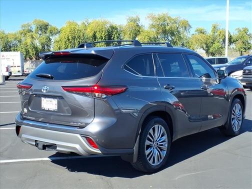 2022 Toyota Highlander Platinum