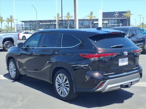 Opulent Amber 2022 Toyota Highlander Platinum