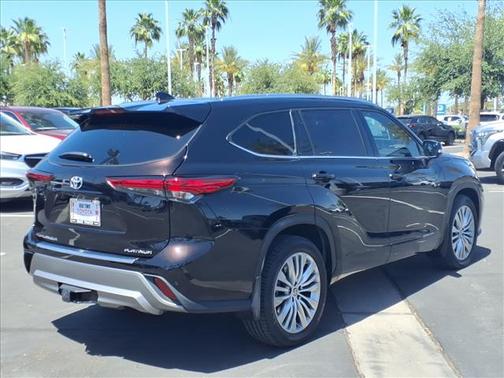 Opulent Amber 2022 Toyota Highlander Platinum