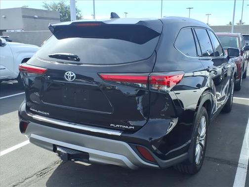 Opulent Amber 2022 Toyota Highlander Platinum