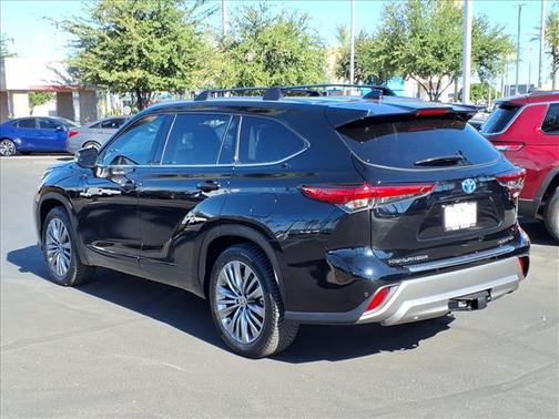 BLACK 2023 Toyota Highlander Hybrid Platinum