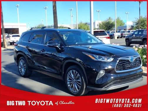BLACK 2023 Toyota Highlander Hybrid Platinum
