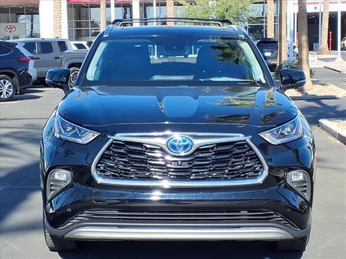 BLACK 2023 Toyota Highlander Hybrid Platinum