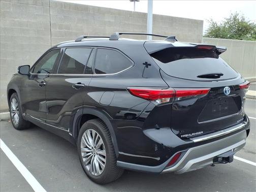 BLACK 2023 Toyota Highlander Hybrid Platinum