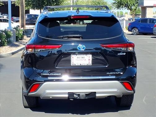 BLACK 2023 Toyota Highlander Hybrid Platinum