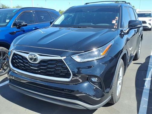 BLACK 2021 Toyota Highlander LE