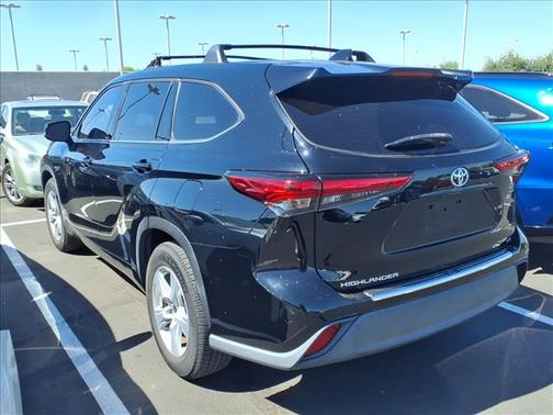 BLACK 2021 Toyota Highlander LE