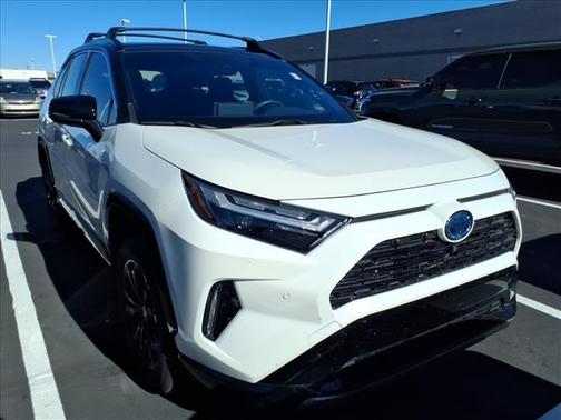 2022 Toyota RAV4 Hybrid SE