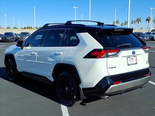 2022 Toyota RAV4 Hybrid SE
