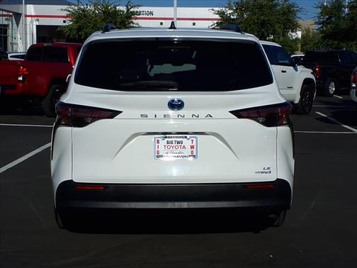 2022 Toyota Sienna LE