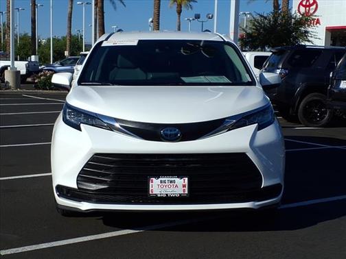 2022 Toyota Sienna LE