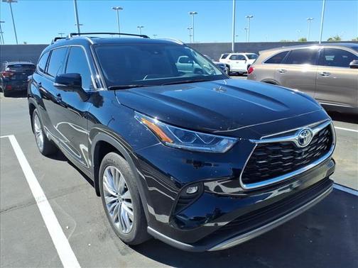 Midnight Black Metallic 2023 Toyota Highlander Hybrid Platinum