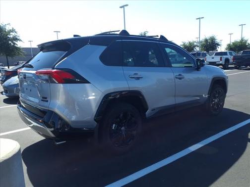 2022 Toyota RAV4 Hybrid SE