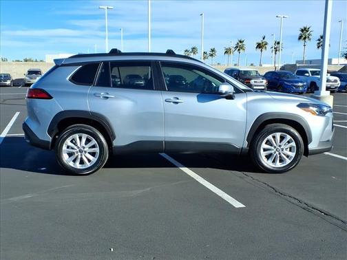 2024 Toyota Corolla Cross LE