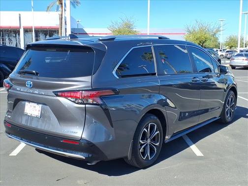 2025 Toyota Sienna Platinum