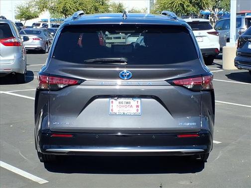 2025 Toyota Sienna Platinum