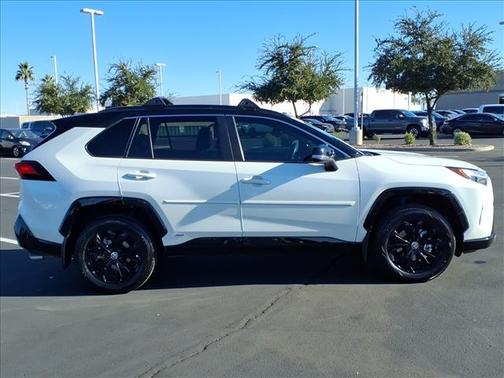 2022 Toyota RAV4 Hybrid SE