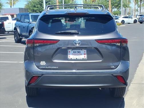 Magnetic Gray Metallic 2023 Toyota Highlander LE
