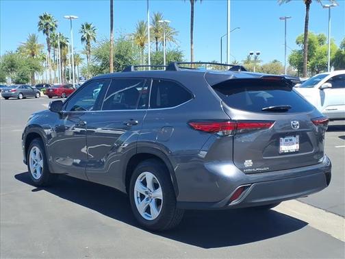 Magnetic Gray Metallic 2023 Toyota Highlander LE