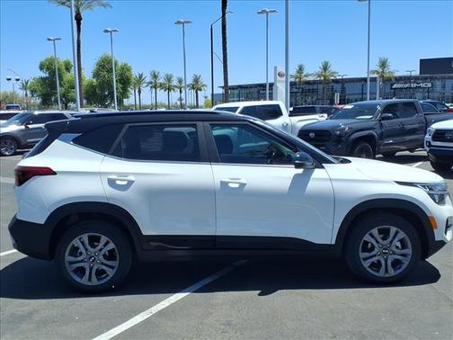 WHITE 2021 Kia Seltos S