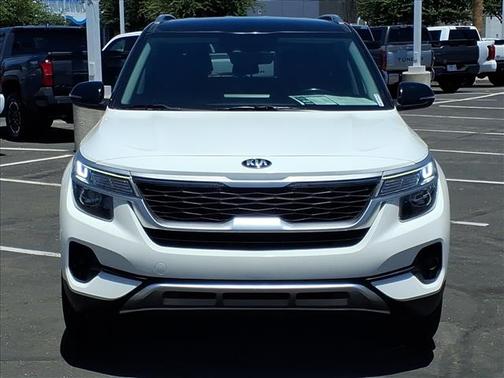 WHITE 2021 Kia Seltos S