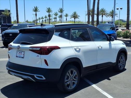 WHITE 2021 Kia Seltos S