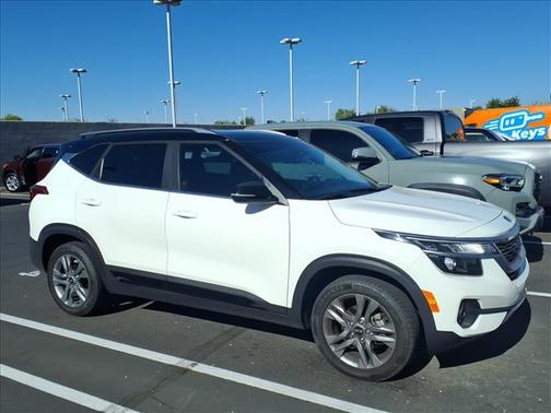 WHITE 2021 Kia Seltos S