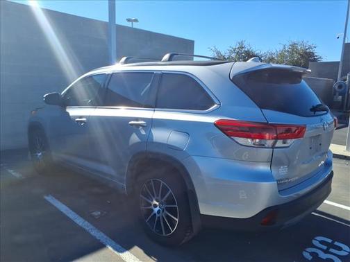 2017 Toyota Highlander SE