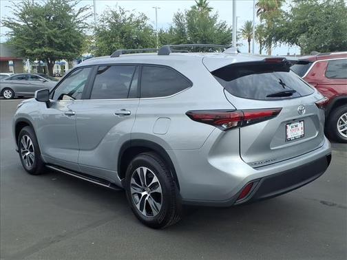 SILVER 2025 Toyota Highlander Graphite SofTex-trimmed