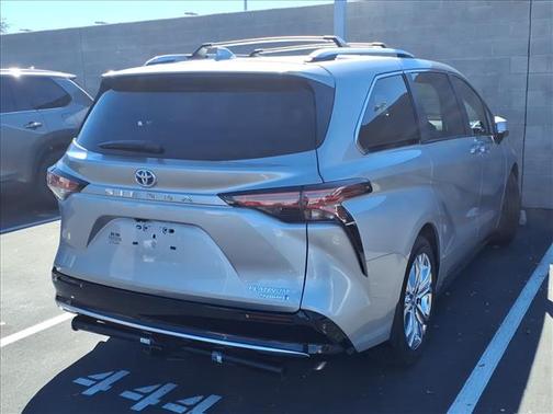2024 Toyota Sienna Platinum