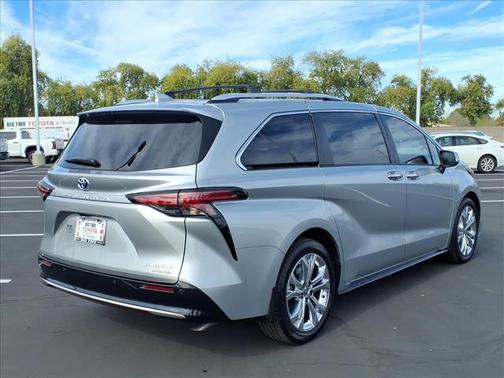 2024 Toyota Sienna Platinum
