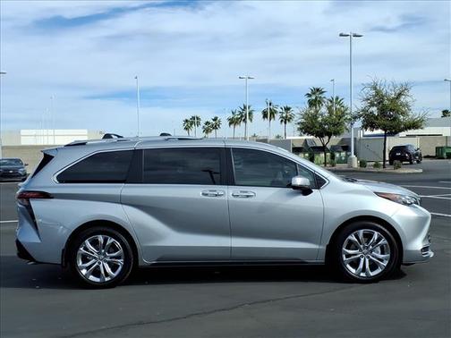2024 Toyota Sienna Platinum