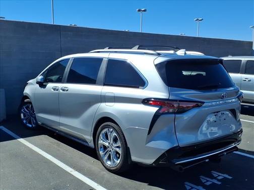 2024 Toyota Sienna Platinum