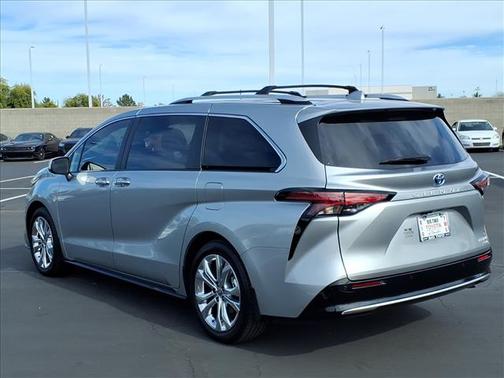 2024 Toyota Sienna Platinum