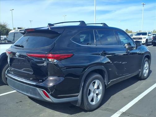 2022 Toyota Highlander LE