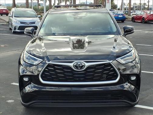 2022 Toyota Highlander LE