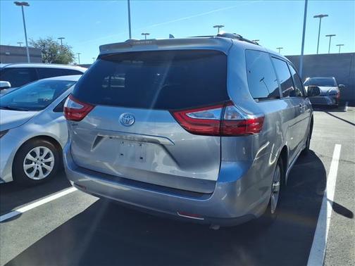 2018 Toyota Sienna LE