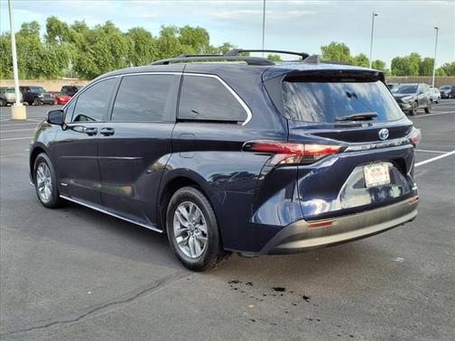 2021 Toyota Sienna LE