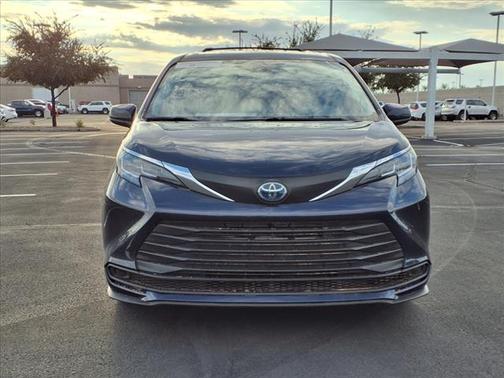 2021 Toyota Sienna LE